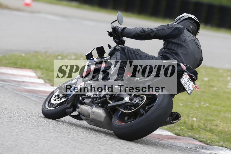 /Archiv-2025/09 22.04.2025 Cornu Master School ADR/rot-rouge/35